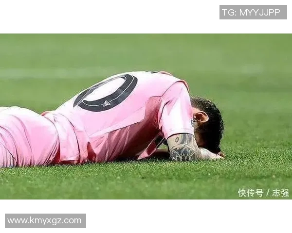 足球明星赛前祈祷动作视频揭秘信仰与胜利的力量